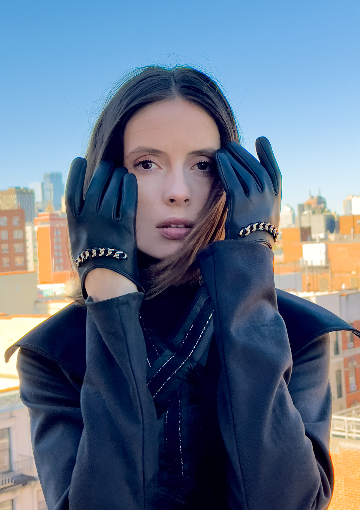 CROPPED CHAIN GLOVES