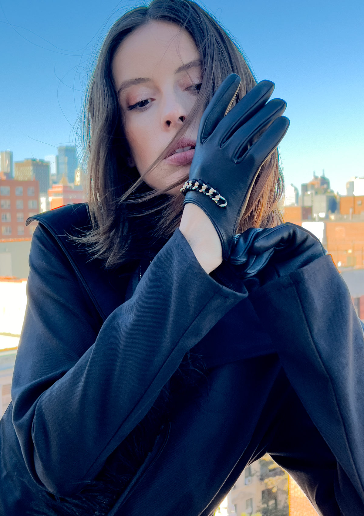 CROPPED CHAIN GLOVES