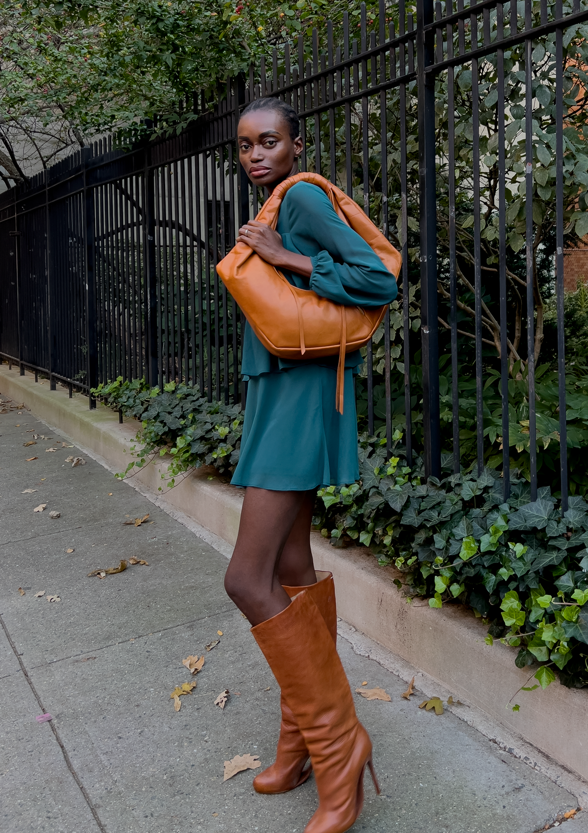 SULLIVAN LEATHER HOBO SHOULDER BAG-COGNAC