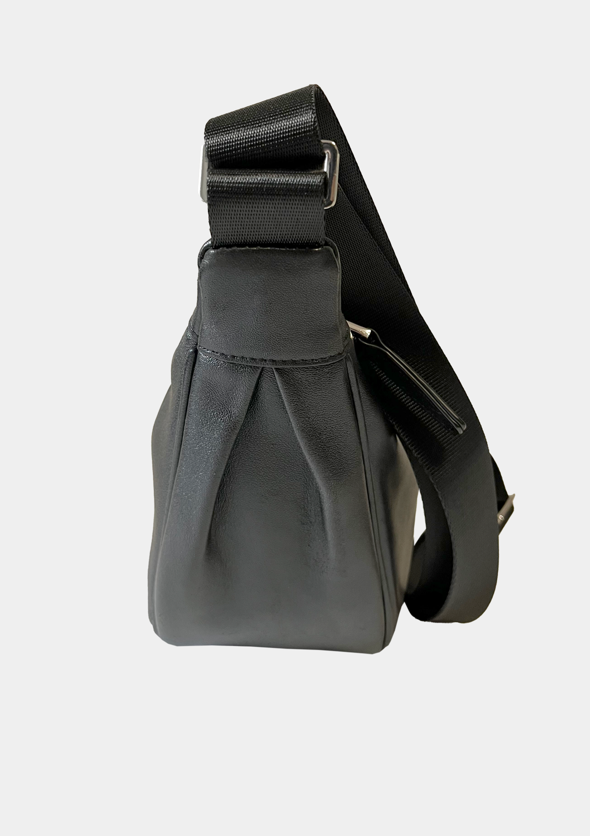 LEATHER CROSSBODY CRESCENT SLING BAG