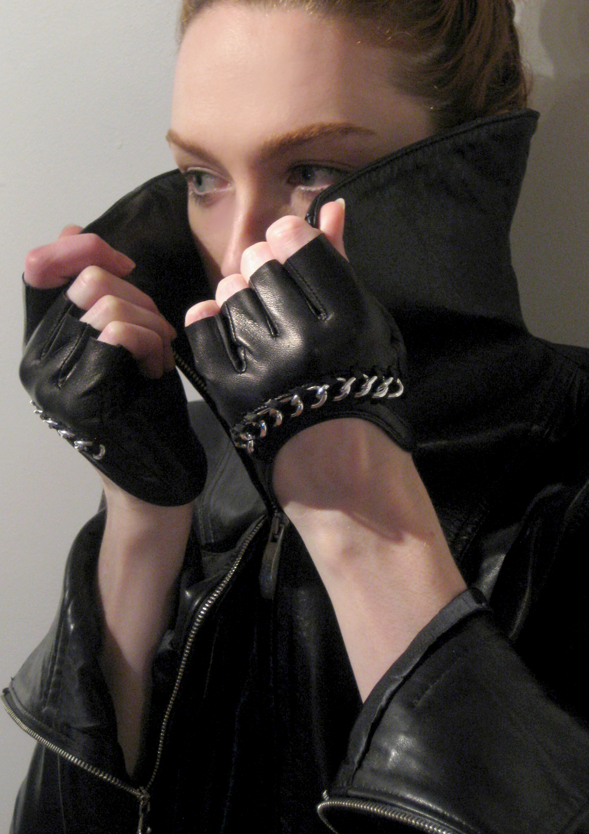 FINGERLESS CROPPED CHAIN LEATHER GLOVES